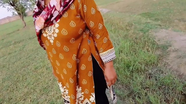 Pawg culo bionda cougar viene scopata nel parco