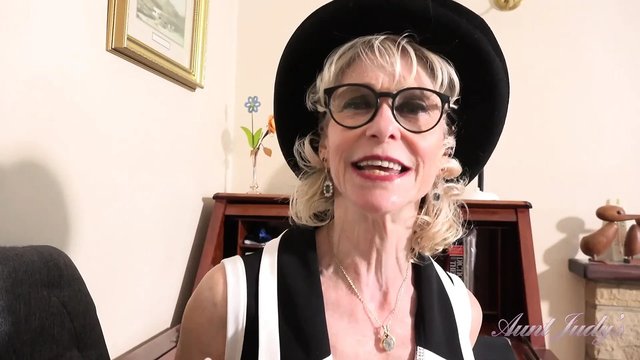 Auntjudys - Your Mature GILF Boss Dee Lite Sucks Your Cock at the Office